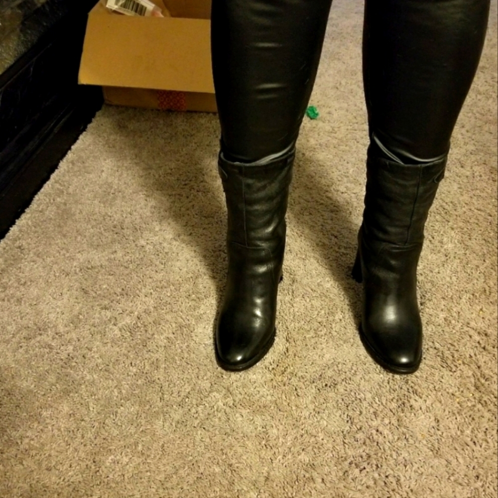 Authentic Burberry Boots - Picture 3 of 9